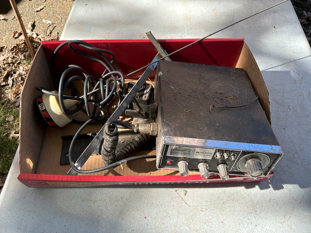 Midland Model 13-882C CB Radio with Microphone and Antenna