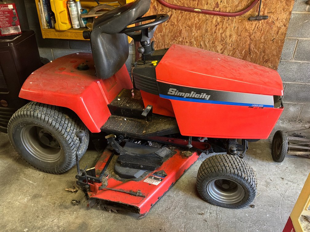 Simplicity Landlord Hydro 18 V-Twin Riding Lawn Mower