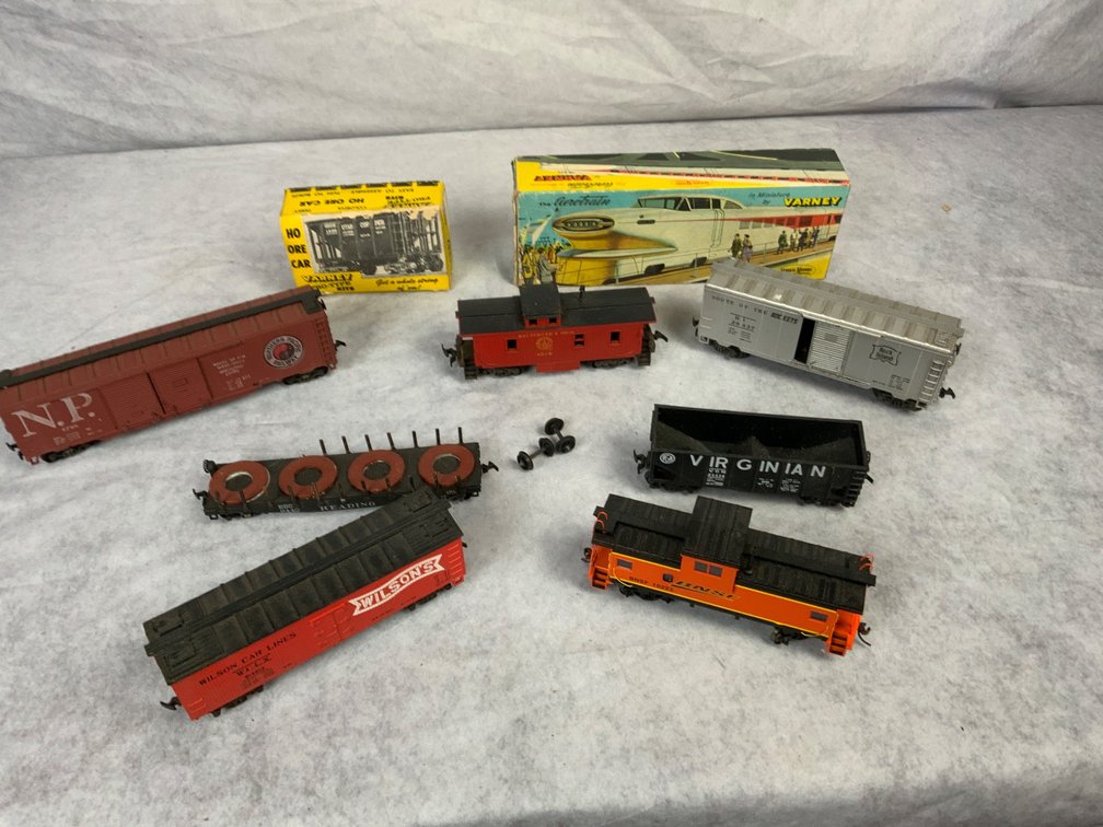 HO Scale Model Train Cars
