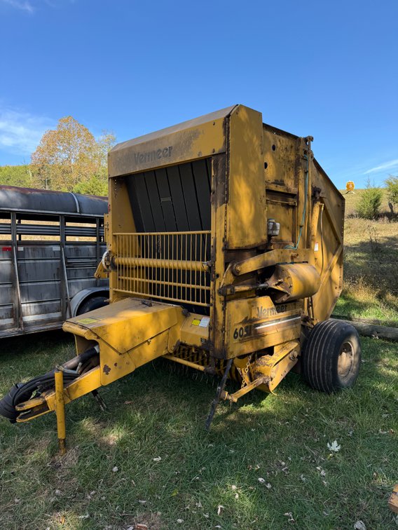 Vemeer 605J Round Baler