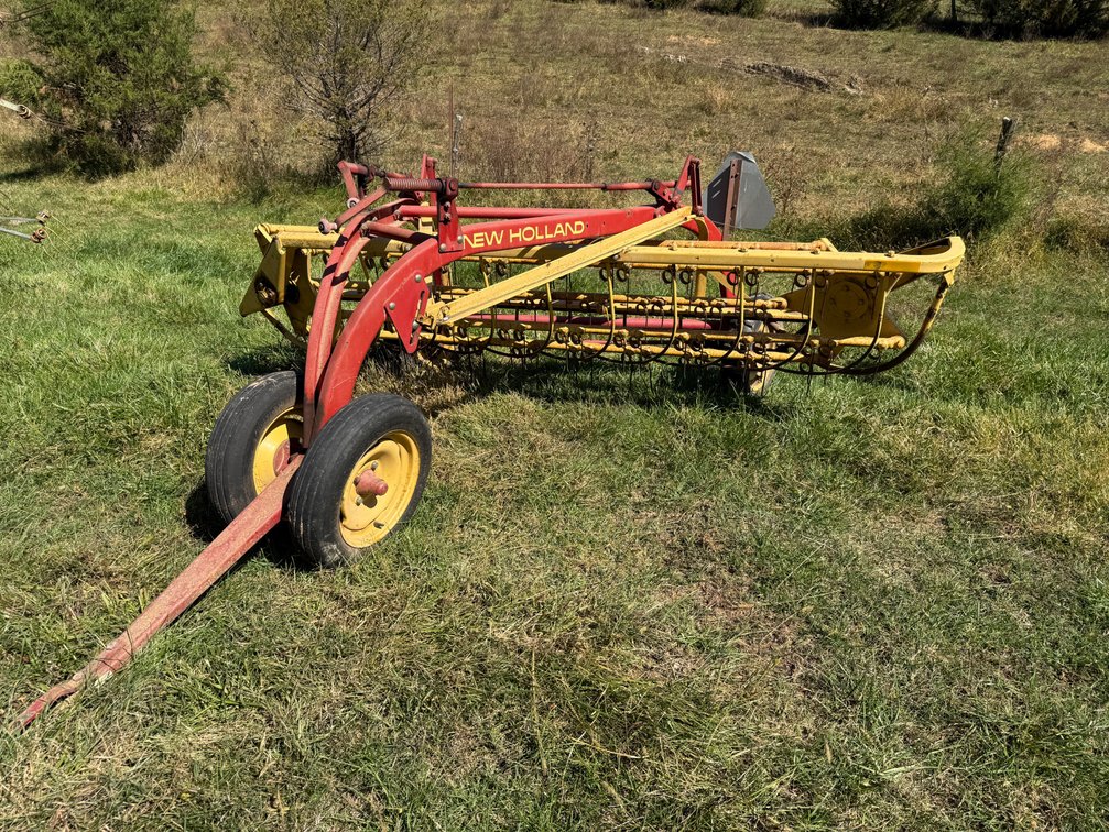 New Holland 256 Hay Rake