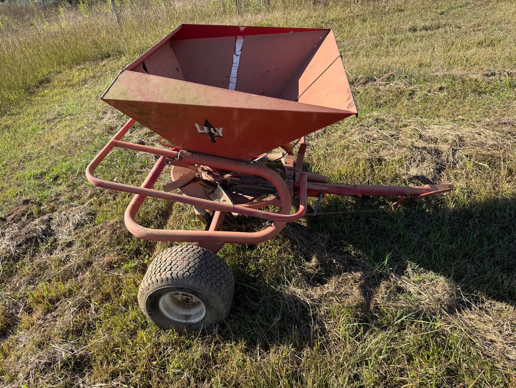 Lely Pull Type Fertilizer Spreader 