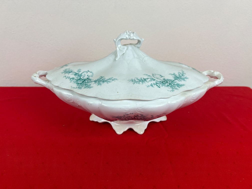 East Liverpool Pottery Co. Covered Tureen