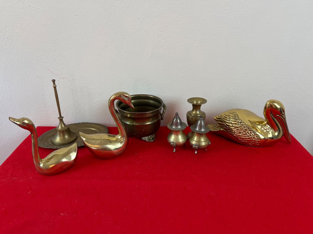 Brass Decorative Items and Figures