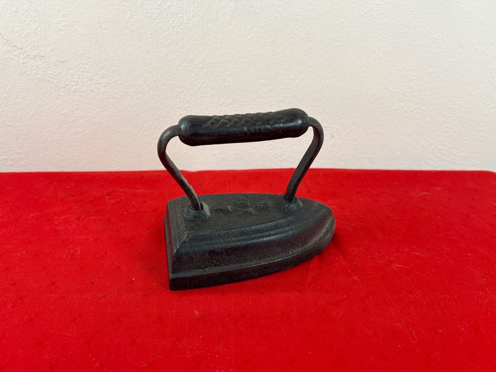 Cast Iron Sad Iron with Handle