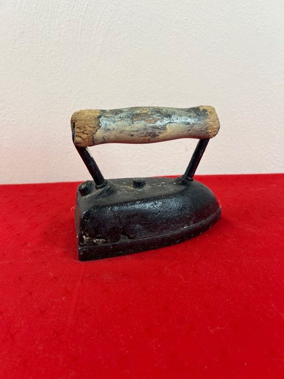 Cast Iron Press with Wooden Handle