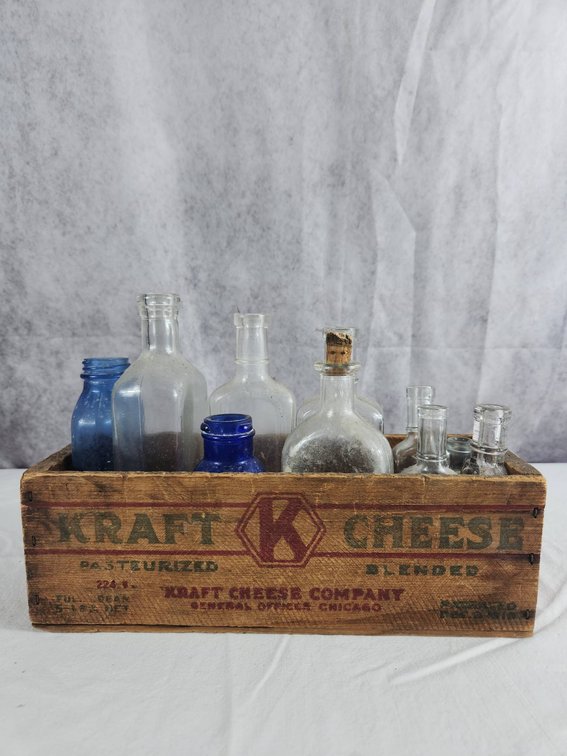 Wooden Kraft Cheese Box with Bottles