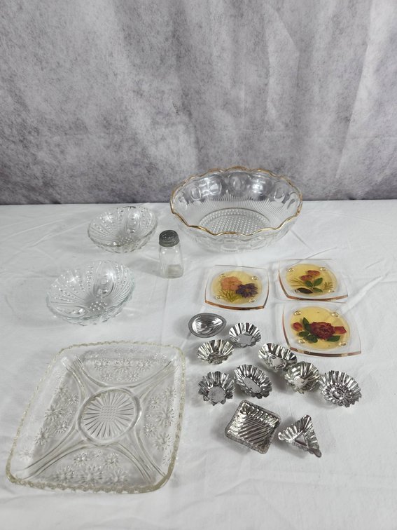 Vintage Tartle Tins, Coasters, Glassware Lot