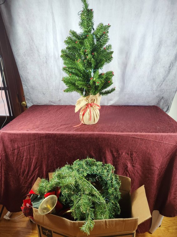 30-Inch Christmas Tree with 5 Wreaths