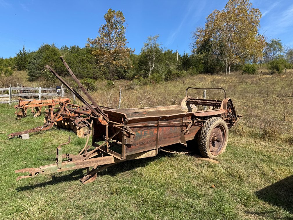 New Idea model 12a manure spreader 