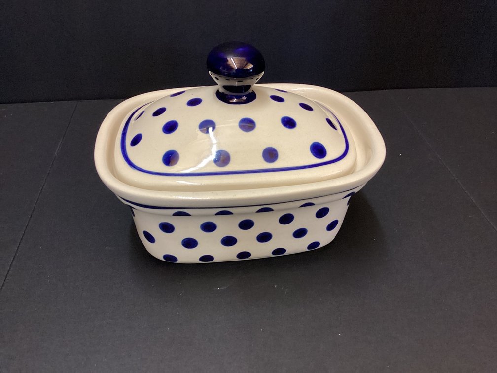 Covered butter dish 