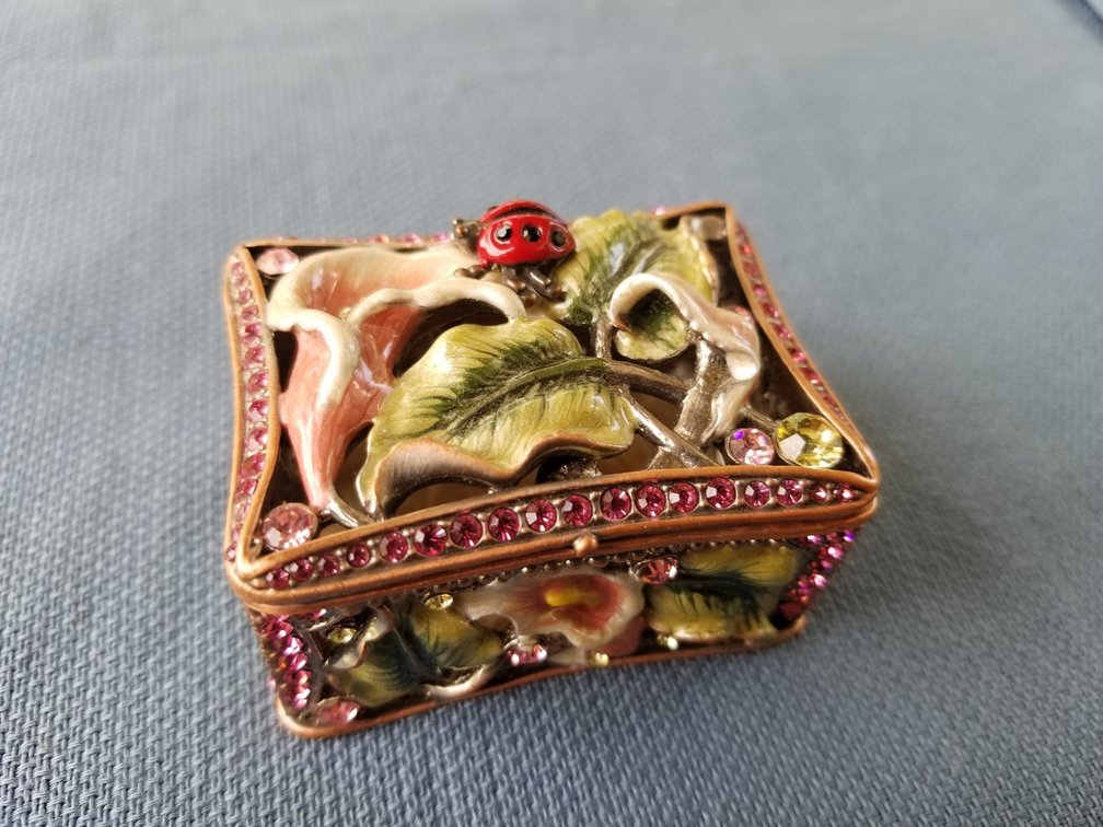 Small bejeweled Keepsake / Jewelry box