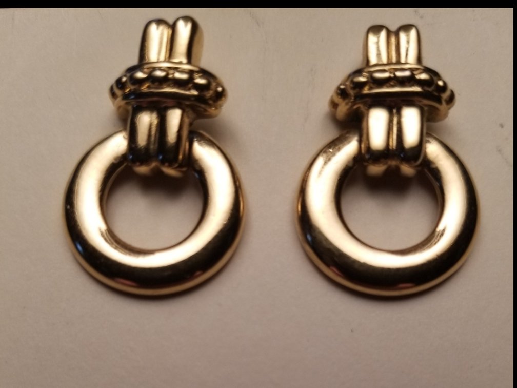 Gold earrings 
