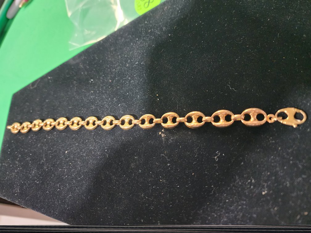 14 Carat gold bracelet 
