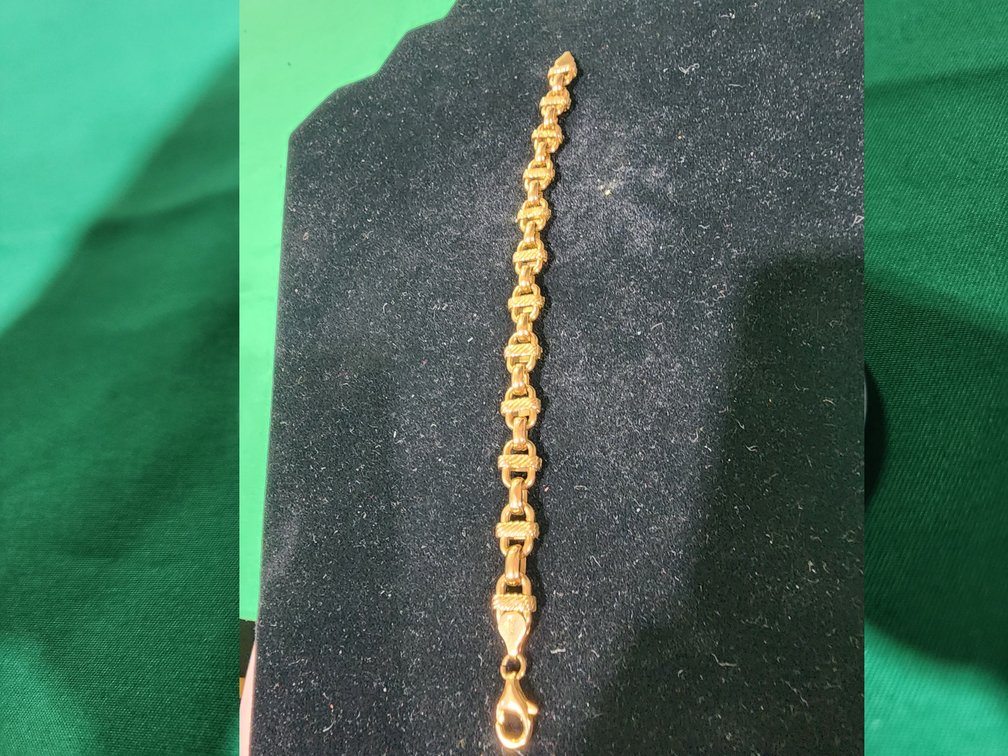 14 Carat gold bracelet 