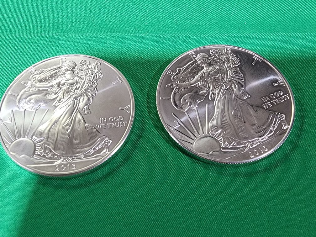 Two silver eagle 1 oz