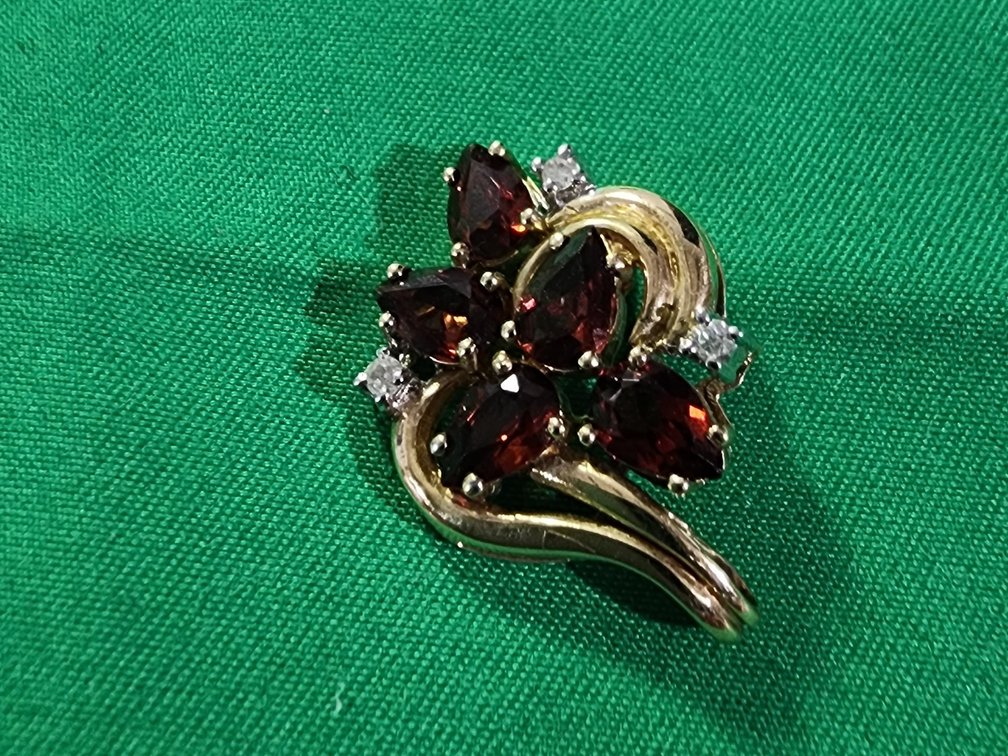 10 Carat Gold Slide with Garnet