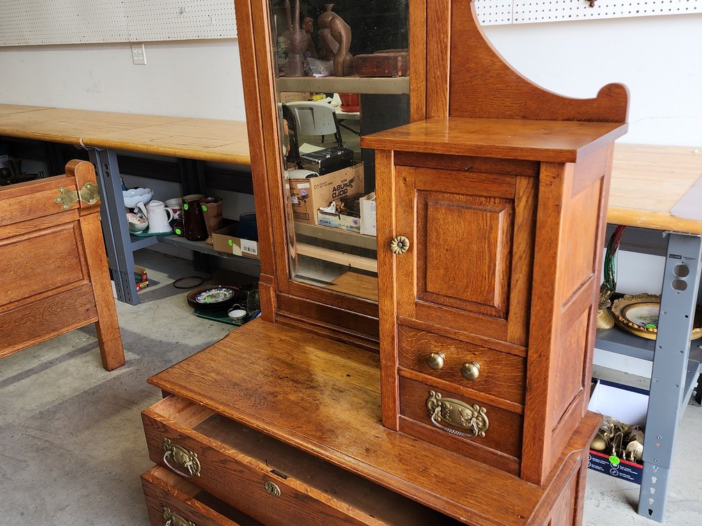 Solid wood 4 draw 1 door mirror stand