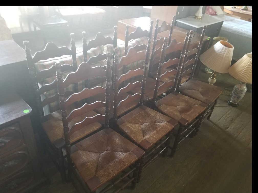Set of 8 Dining Room / Kitchen Chairs 