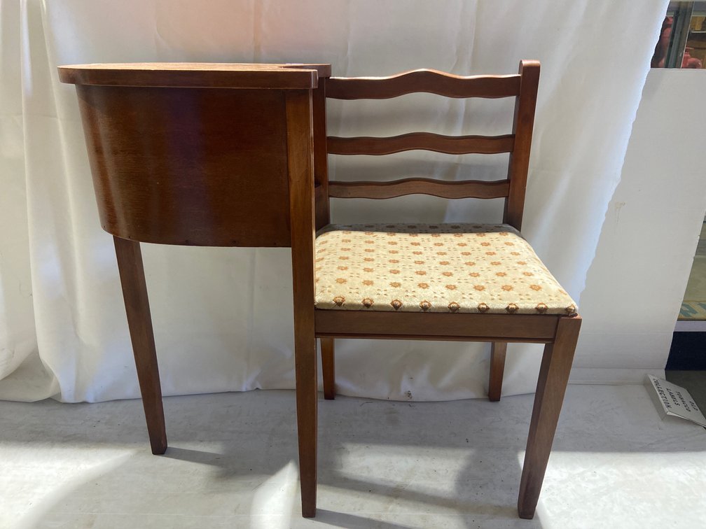 1940’s gossip bench