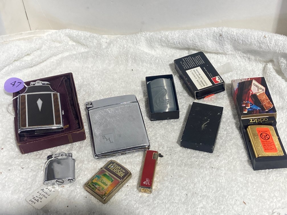 Lot of vintage lighters