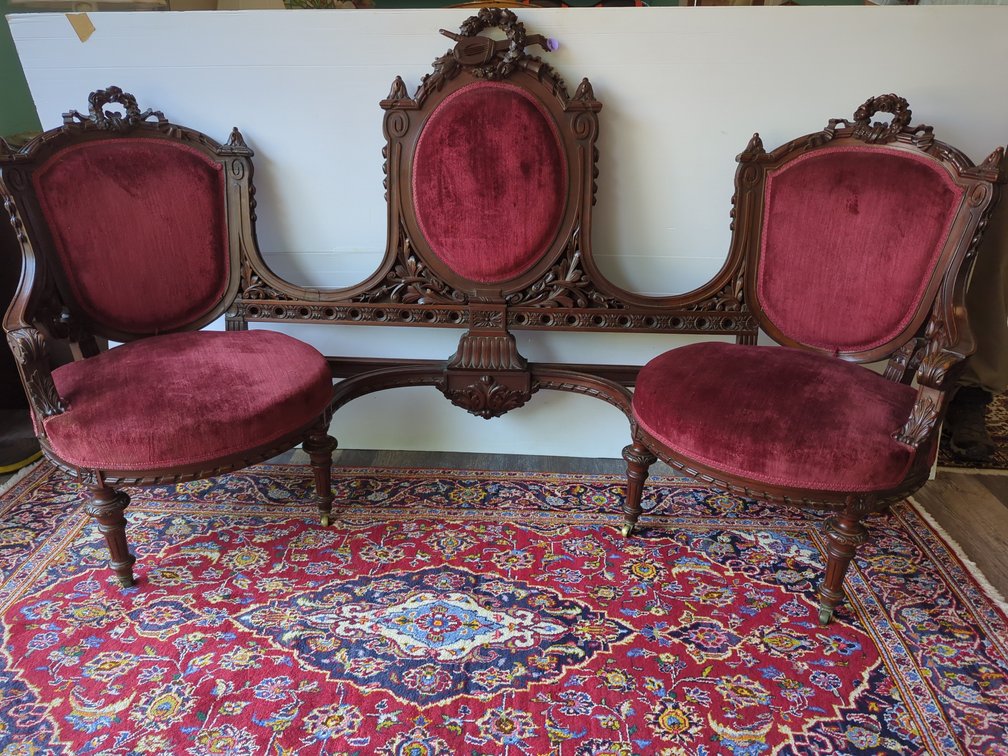 Antique Hand Carved Tête-à-tête