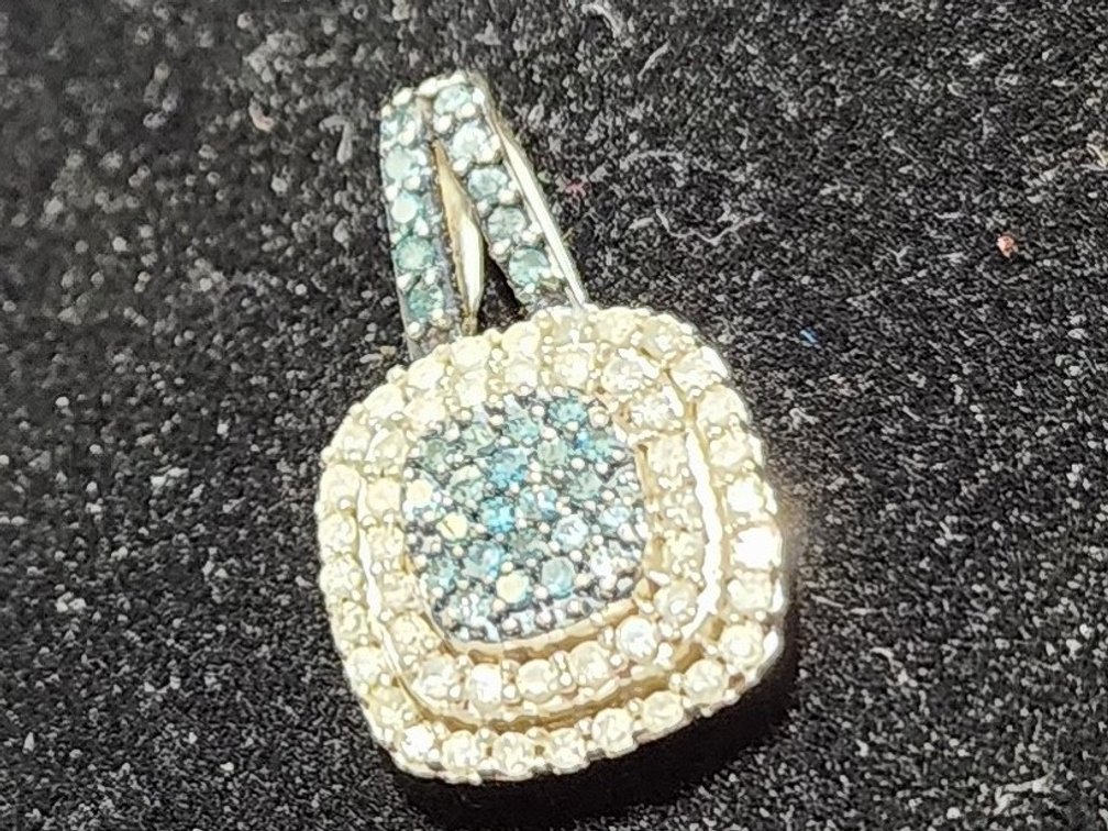 10k Gold Pendant with Green Diamonds 