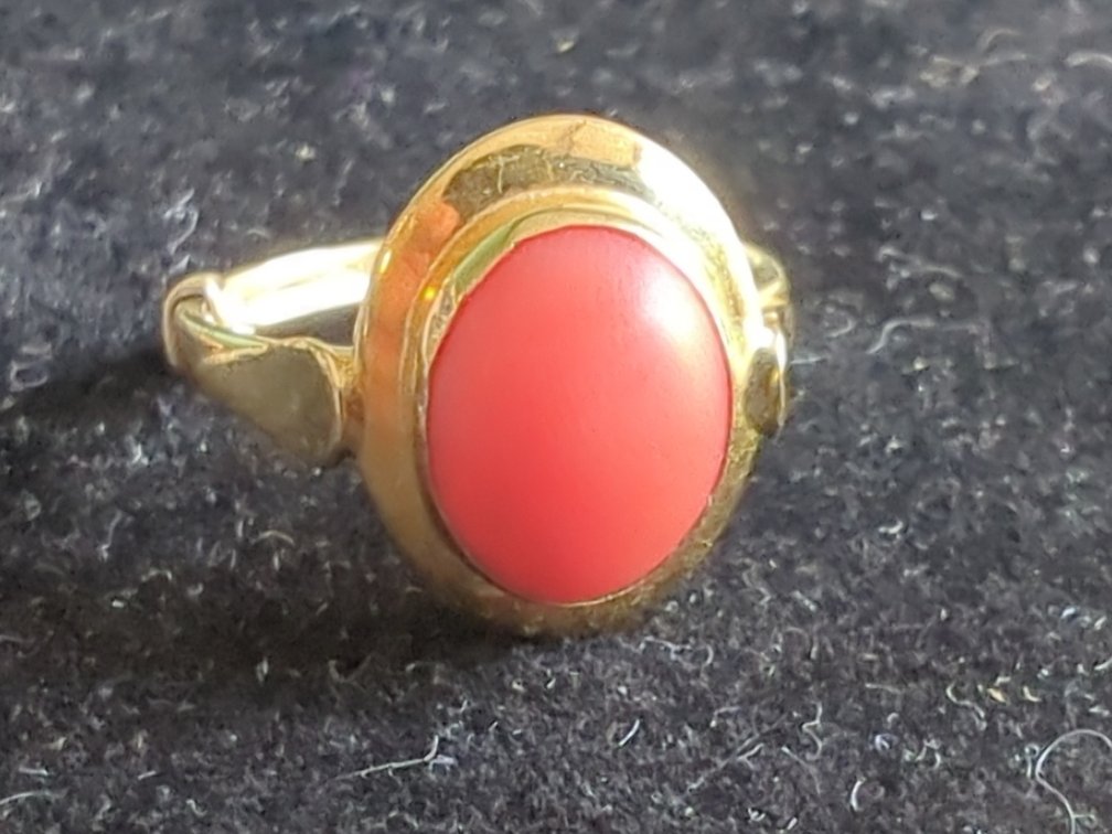 18K Gold and Coral Ring