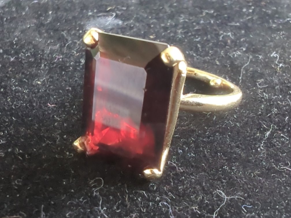 14K Gold and Garnet Gemstone Ring
