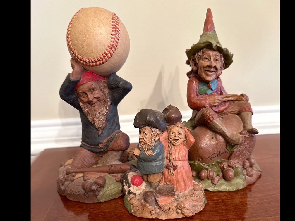 Signed Tom Clark Figurine Lot. 