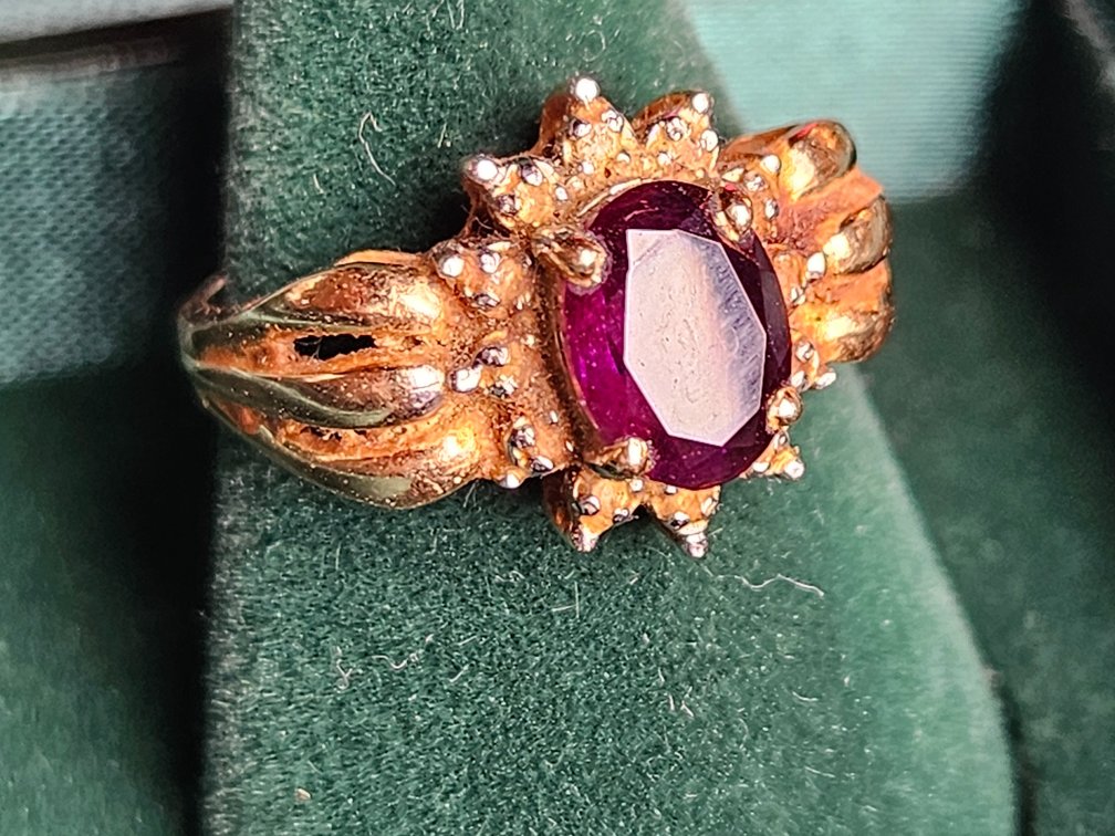 14k Yellow Gold Ring with Ruby and Diamonds