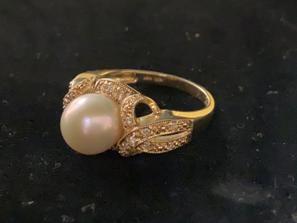 14k Gold Diamond and Pearl Ring