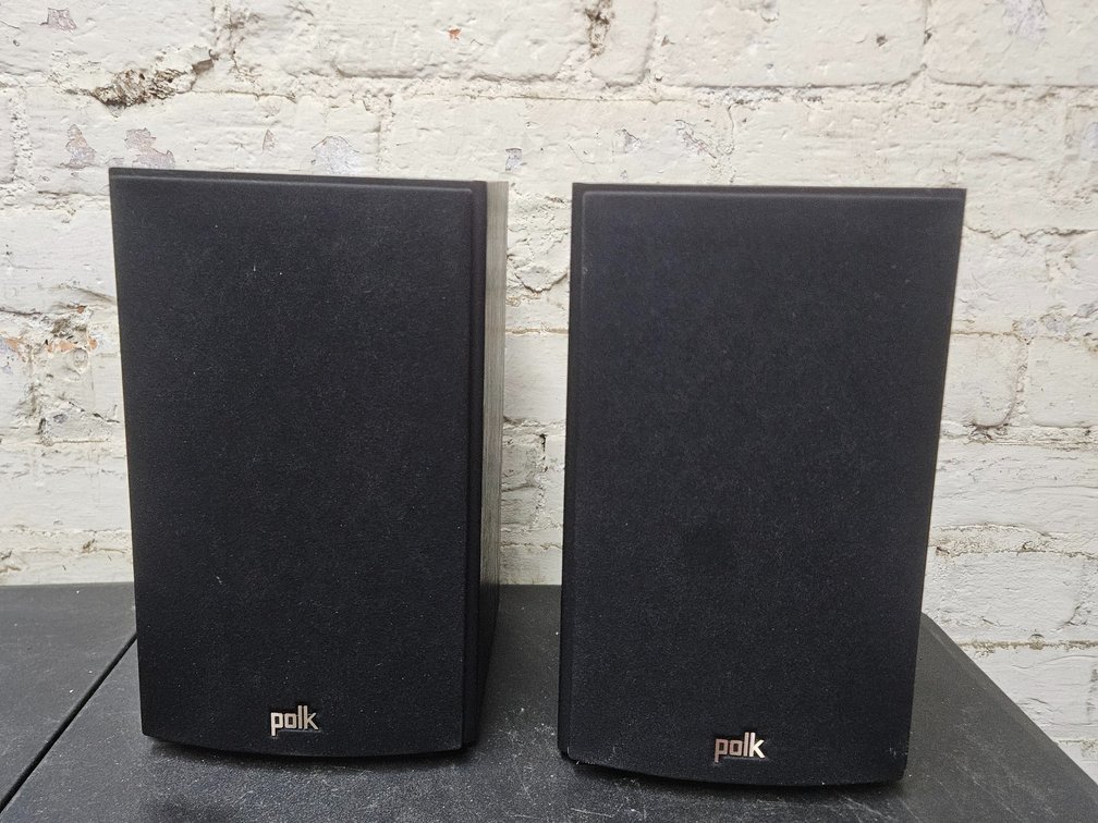 Pair of Polk T15 Home Audio Speakers