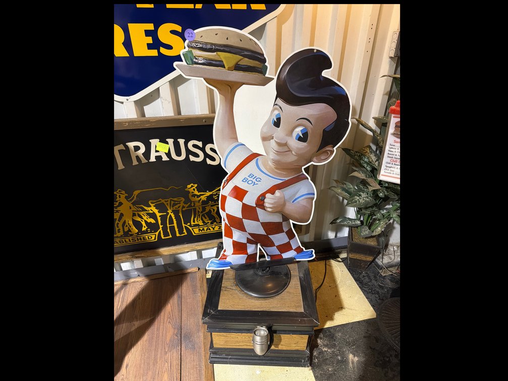 Bob's Big Boy illuminating advertising statue on base Double Sided 25”x52” tall