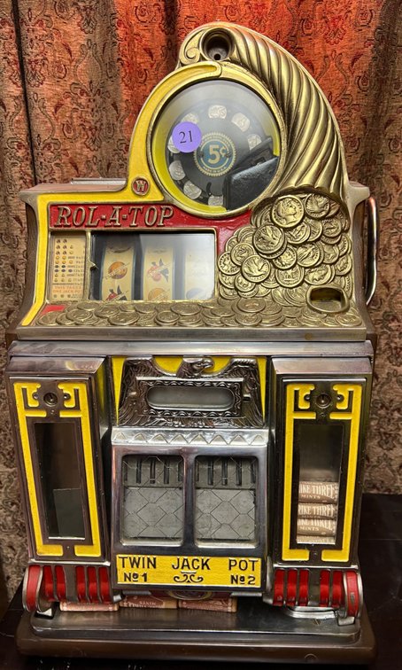 Antique 5c slot machine with Key - not tested