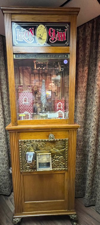 Iron Claw arcade machine