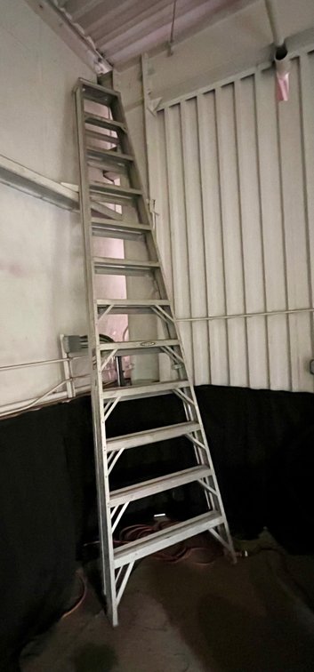 12’ aluminum ladder