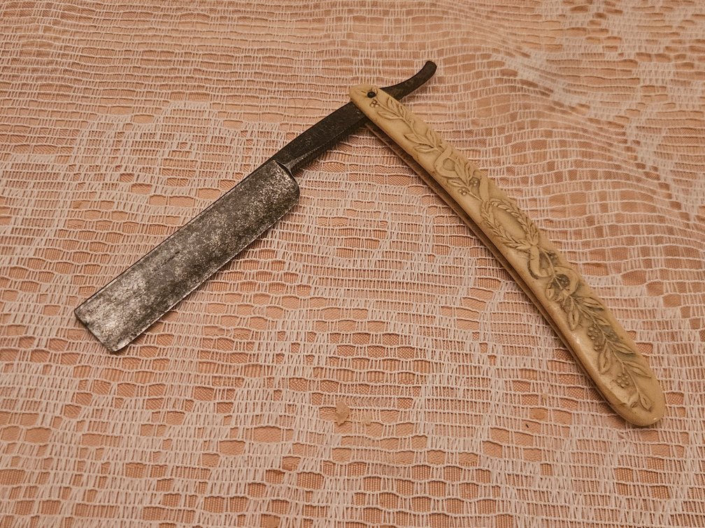 Late 19th - early 20th Century Straight Razor