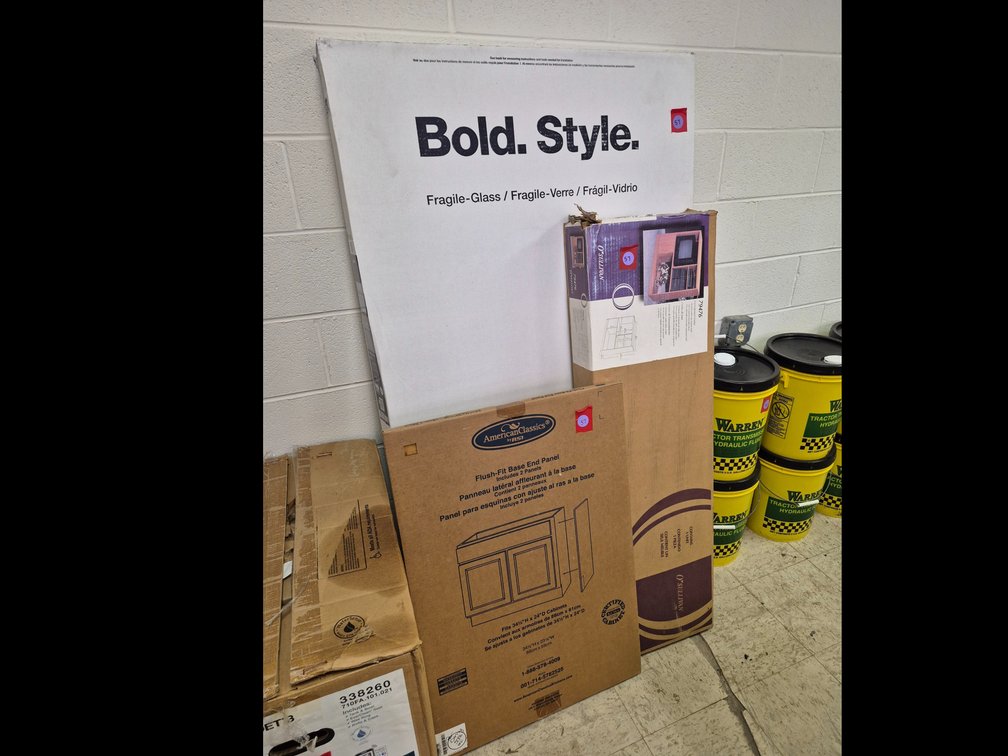NIB entertainment center, bathtub door