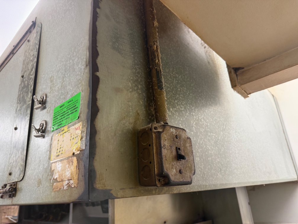 Exhaust Hood above pizza oven