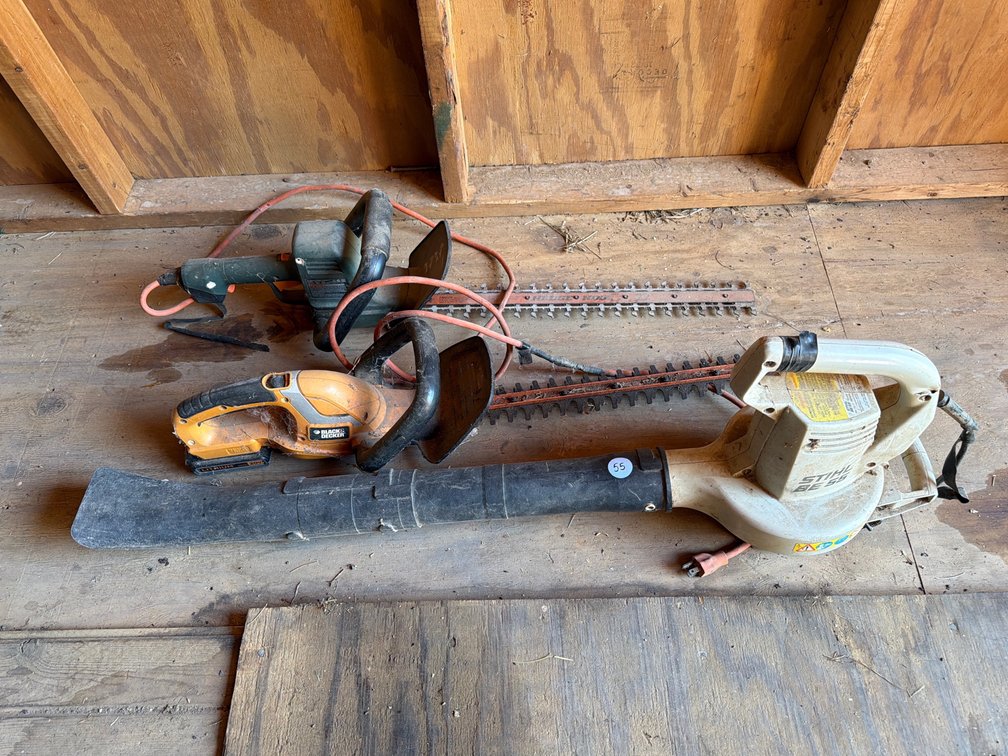 Electric landscape bundle (2 - edge trimmers, 1 - leaf blower)