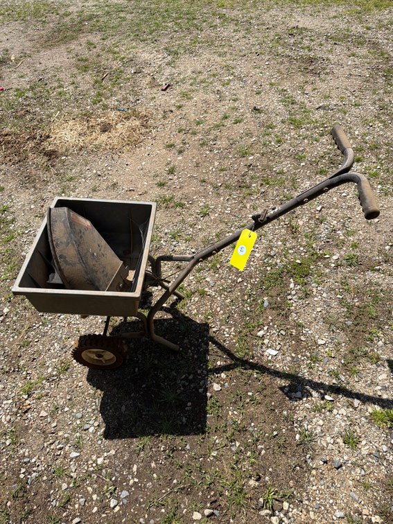 Servistar broadcast spreader