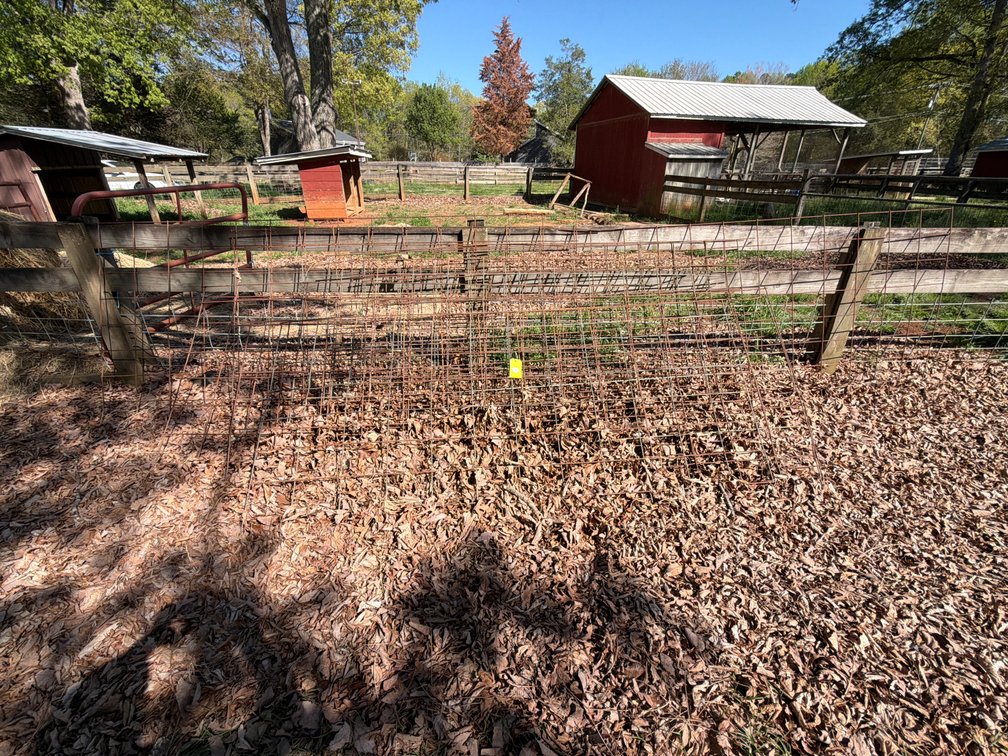 8’ section fencing lot