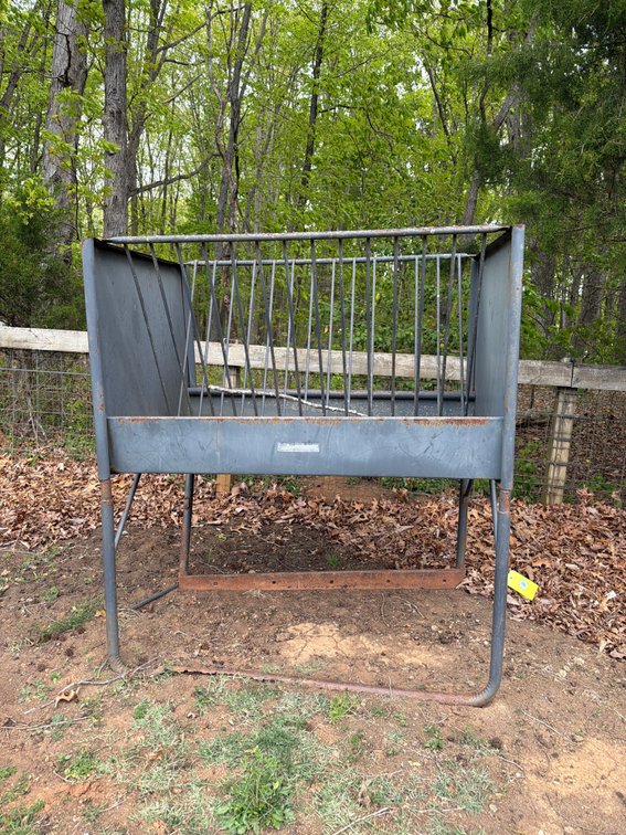 Power river V-Rack horse feeder