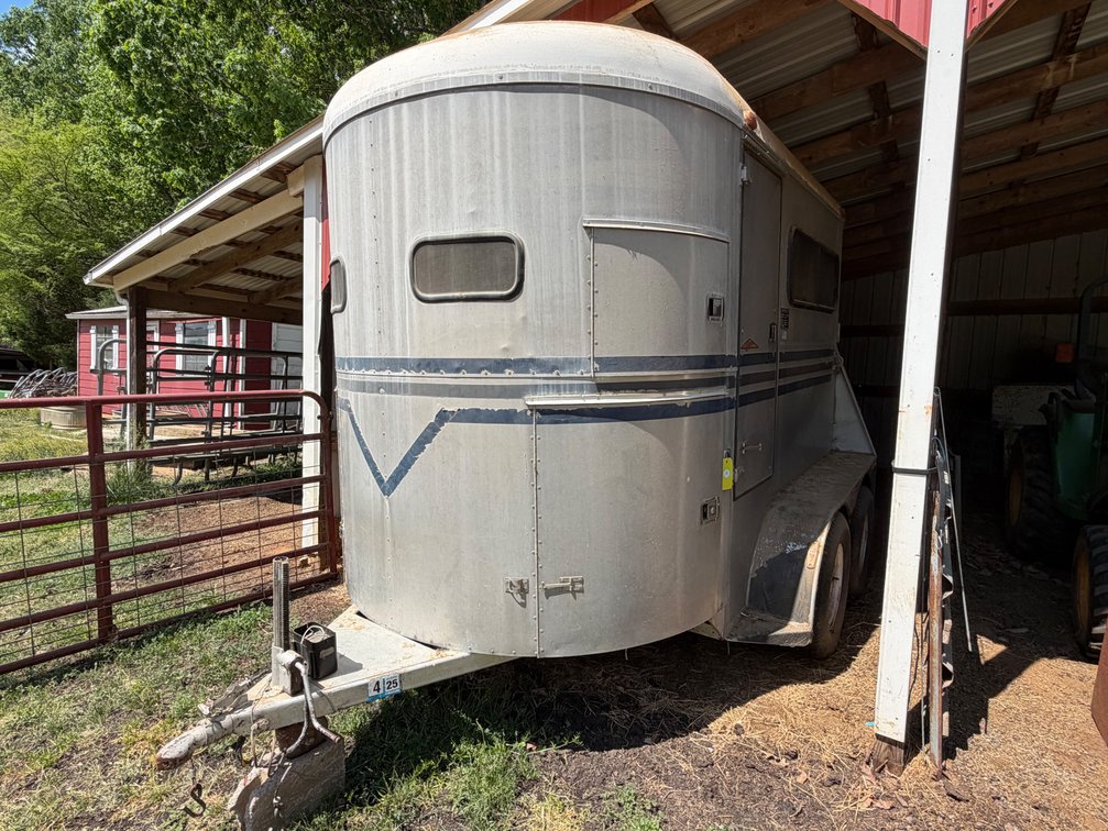 10’ Gore’s Horse Trailer in great condition