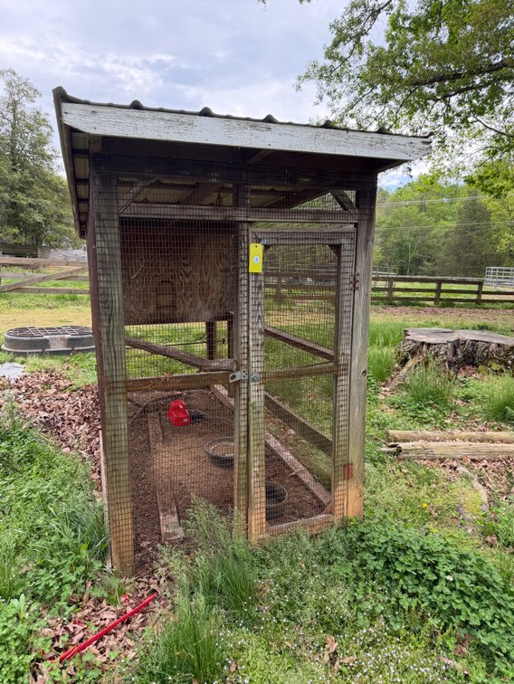 Small chicken/bird coup with extra water stock tank lot