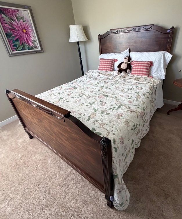 Dark wood antique-style bed