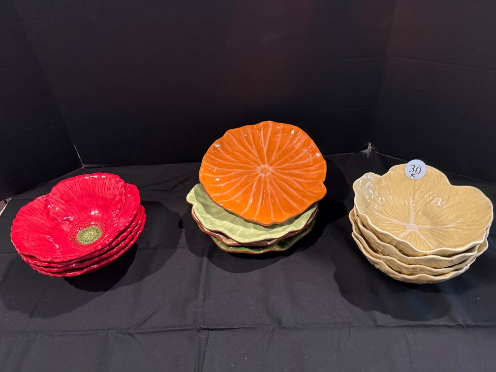 Bordallo Pinheiro Portuguese Earthenware, Fleur Rouge and Tag, 12pcs