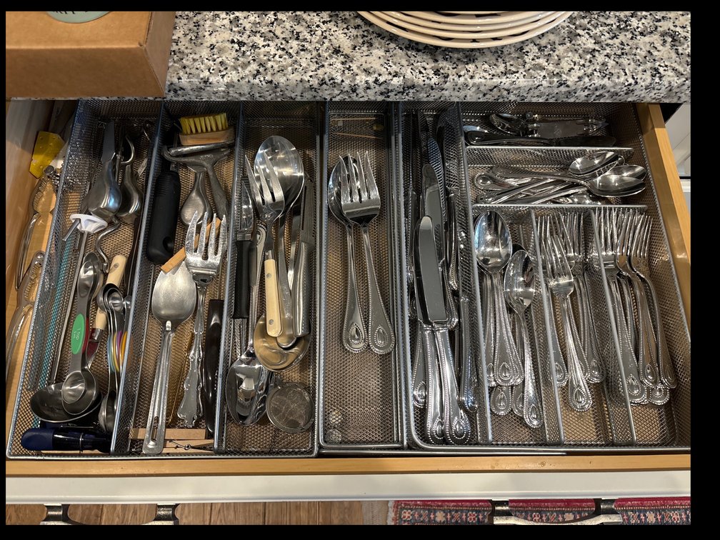 Drawer lot: Lenox stainless flatware set, etc