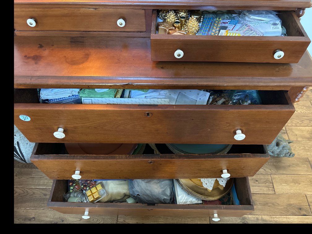 Contents of foyer chest: tabletop accessories